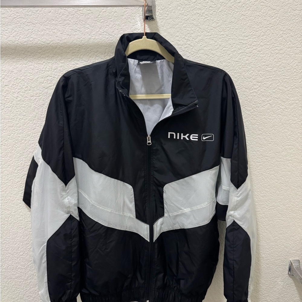 Nike Black and White Unisex Windbreaker